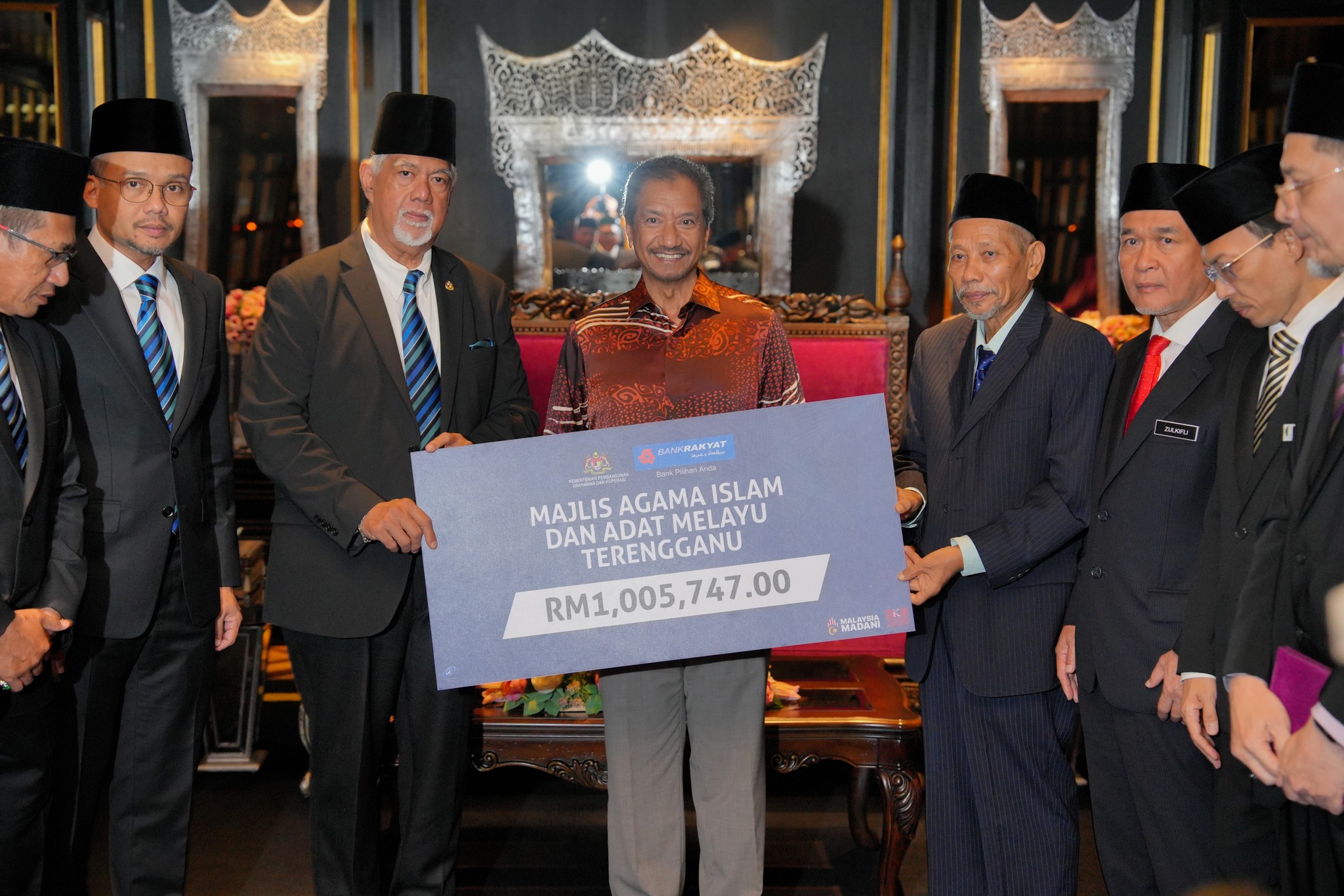 Sultan Perkenan Terima Zakat Bank Rakyat 2025