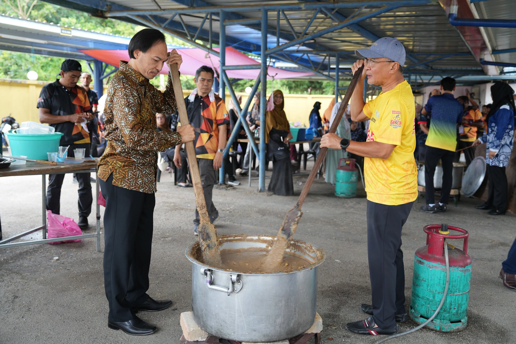PROGRAM KACAU BUBUR ASYURA PERKUKUH UKHUWAH WARGA MAIDAM